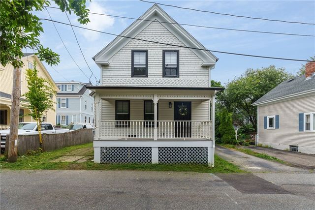 11 Sunshine Court, Newport, RI 02840