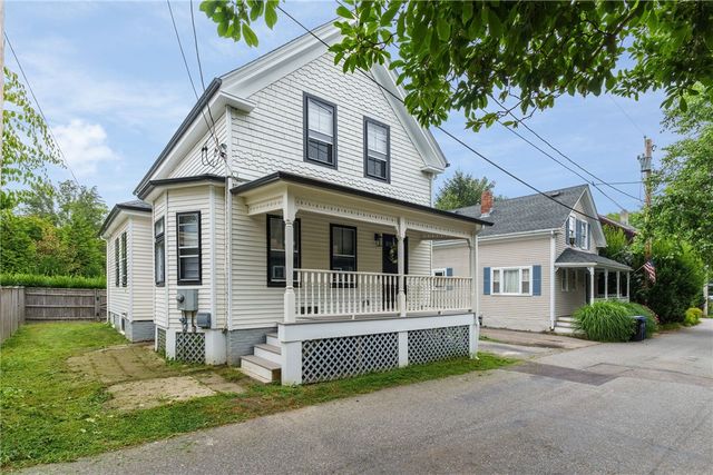 11 Sunshine Court, Newport, RI 02840