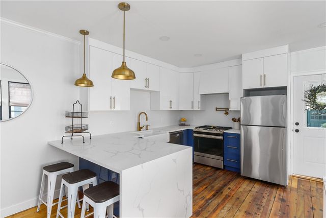 11 Sunshine Court, Newport, RI 02840