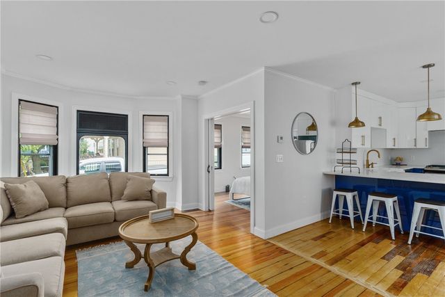 11 Sunshine Court, Newport, RI 02840