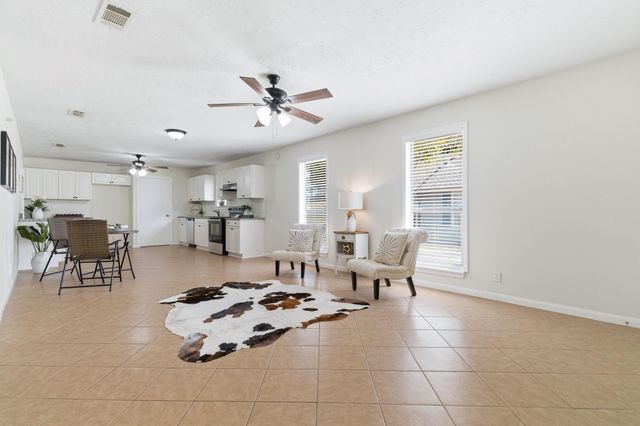 8892 E Buffalo Circle, Willis, TX 77378