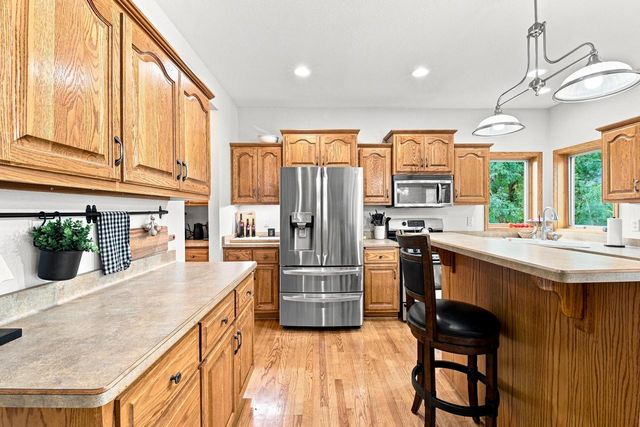W238S5976 Prairie Wolf COURT, Waukesha, WI 53189