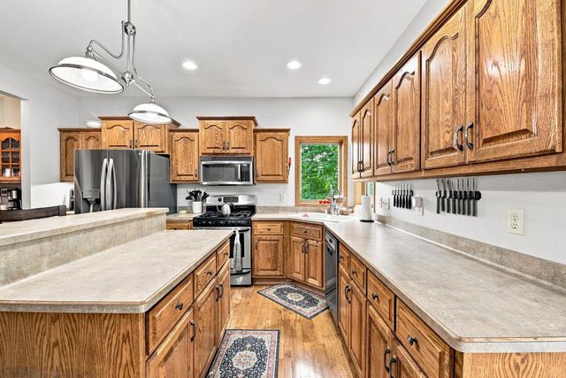 W238S5976 Prairie Wolf COURT, Waukesha, WI 53189