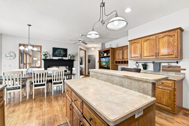 W238S5976 Prairie Wolf COURT, Waukesha, WI 53189