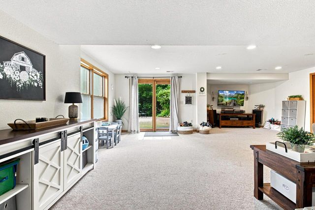 W238S5976 Prairie Wolf COURT, Waukesha, WI 53189