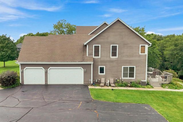 W238S5976 Prairie Wolf COURT, Waukesha, WI 53189
