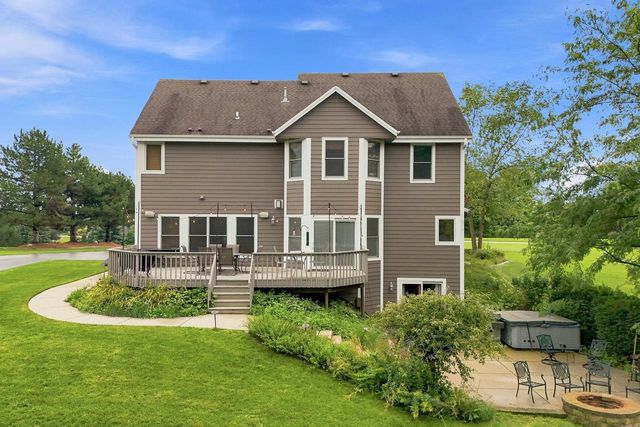 W238S5976 Prairie Wolf COURT, Waukesha, WI 53189