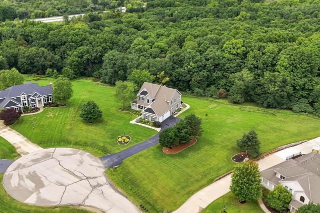 W238S5976 Prairie Wolf COURT, Waukesha, WI 53189