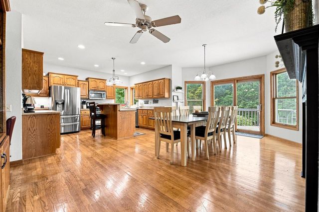 W238S5976 Prairie Wolf COURT, Waukesha, WI 53189
