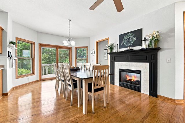 W238S5976 Prairie Wolf COURT, Waukesha, WI 53189