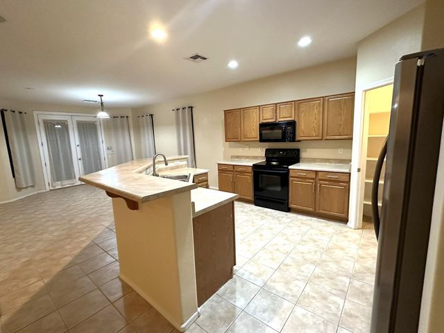 1812 E Beverly Road, Phoenix, AZ 85042