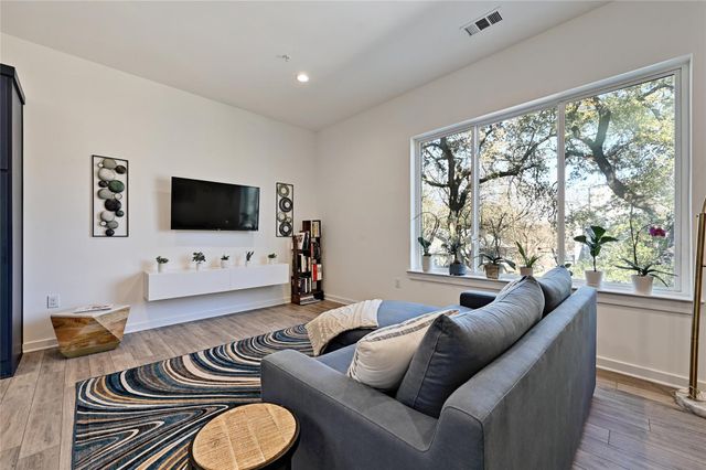 2804 S 1st ST 2106, Austin, TX 78704