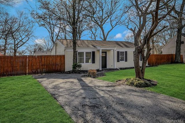 4 Park Lane, Middle Island, NY 11953