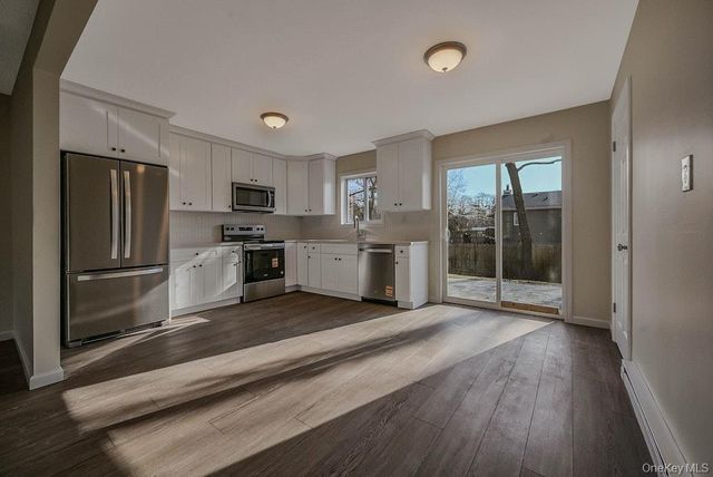 4 Park Lane, Middle Island, NY 11953