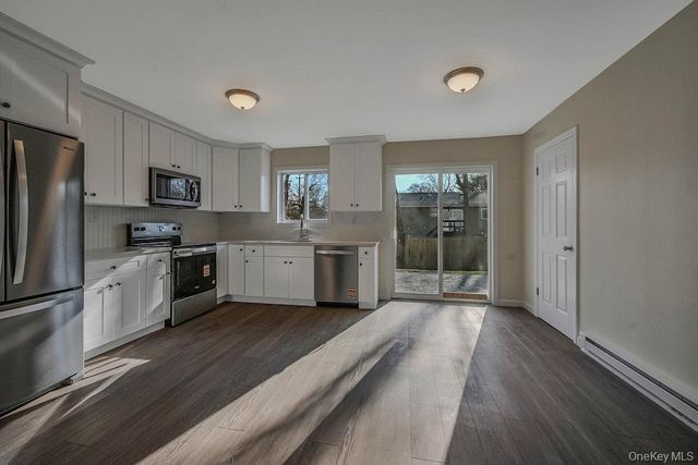 4 Park Lane, Middle Island, NY 11953