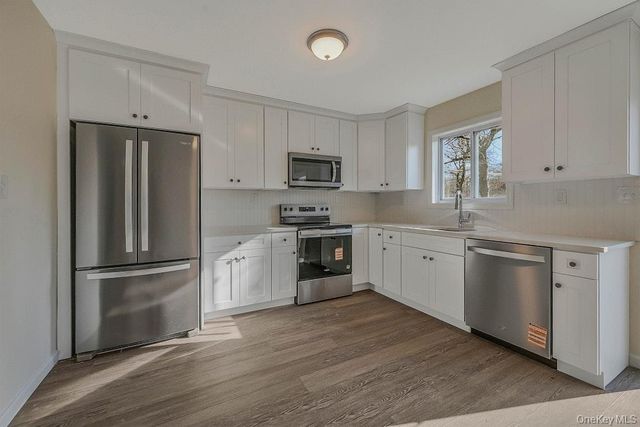 4 Park Lane, Middle Island, NY 11953