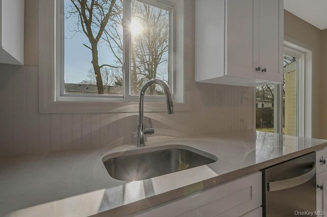 4 Park Lane, Middle Island, NY 11953