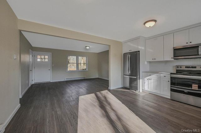 4 Park Lane, Middle Island, NY 11953