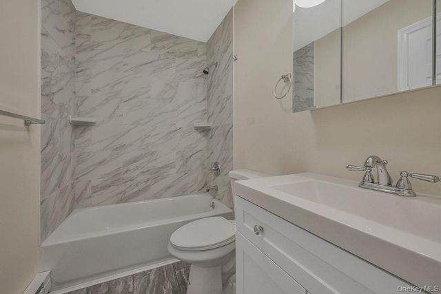 4 Park Lane, Middle Island, NY 11953