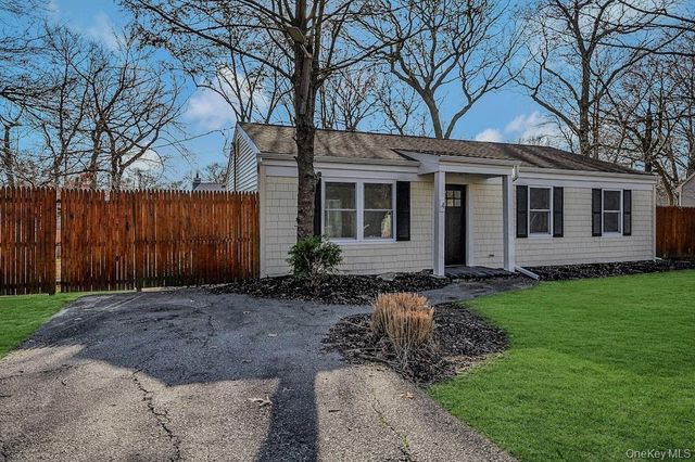 4 Park Lane, Middle Island, NY 11953