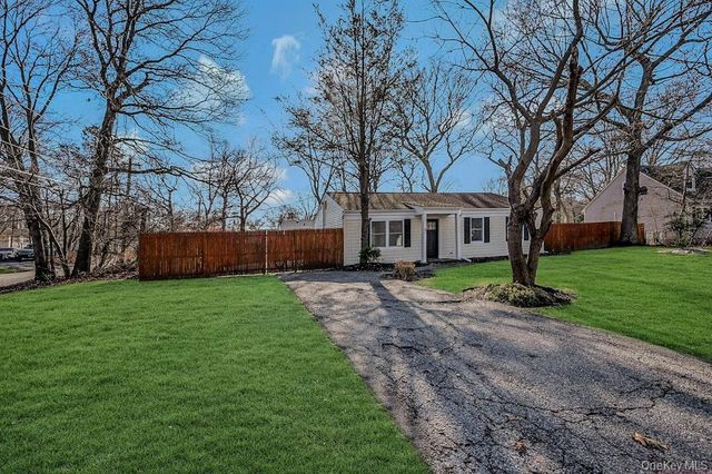 4 Park Lane, Middle Island, NY 11953