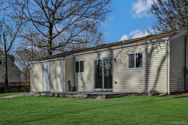 4 Park Lane, Middle Island, NY 11953