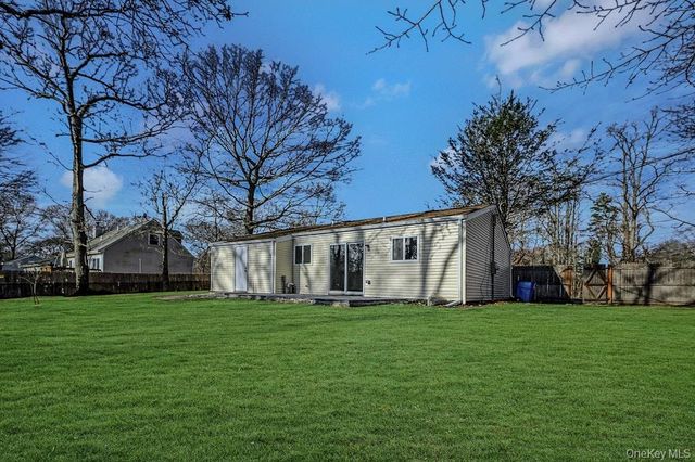 4 Park Lane, Middle Island, NY 11953