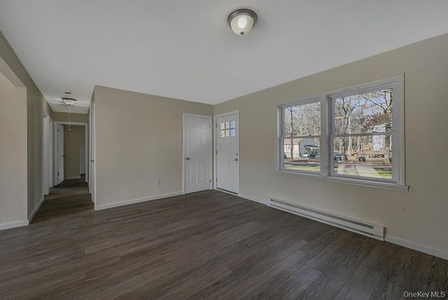 4 Park Lane, Middle Island, NY 11953