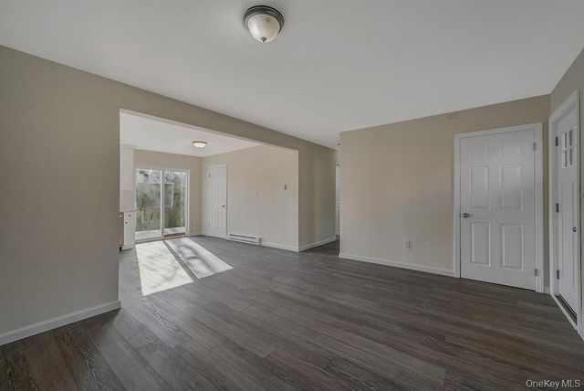 4 Park Lane, Middle Island, NY 11953