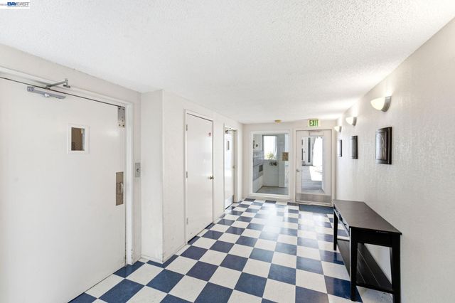 1075 Shell Blvd 11, Foster City, CA 94404