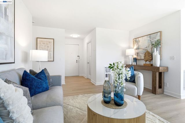 1075 Shell Blvd 11, Foster City, CA 94404
