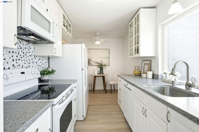 1075 Shell Blvd 11, Foster City, CA 94404