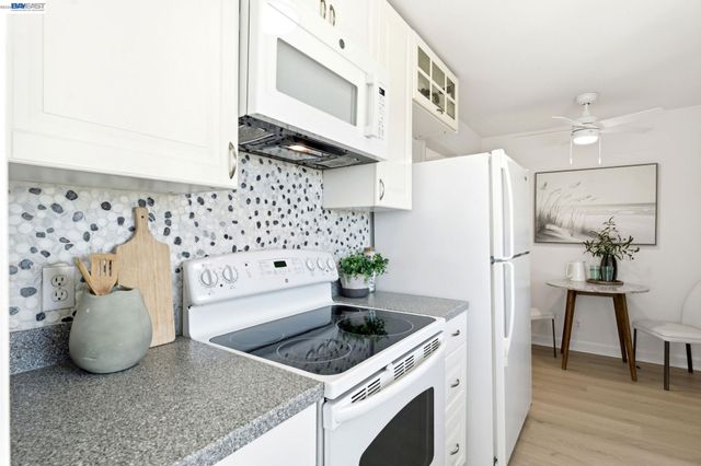 1075 Shell Blvd 11, Foster City, CA 94404