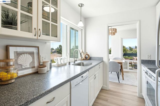 1075 Shell Blvd 11, Foster City, CA 94404
