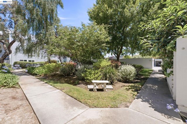 1075 Shell Blvd 11, Foster City, CA 94404