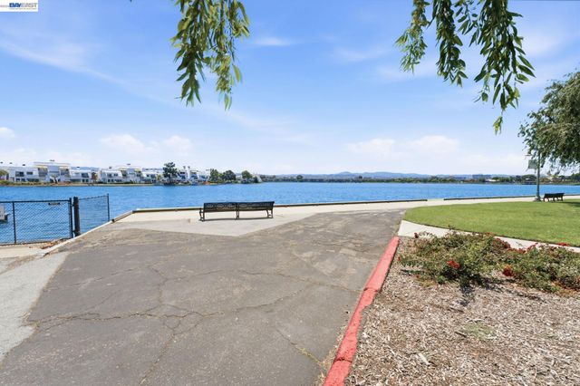 1075 Shell Blvd 11, Foster City, CA 94404