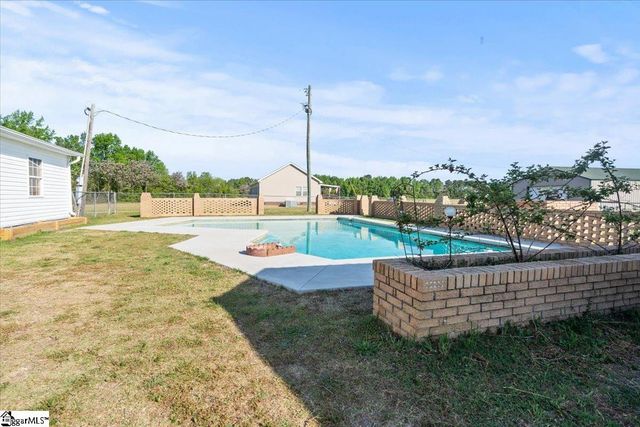 633 E Lynches River Road, Lamar, SC 29069