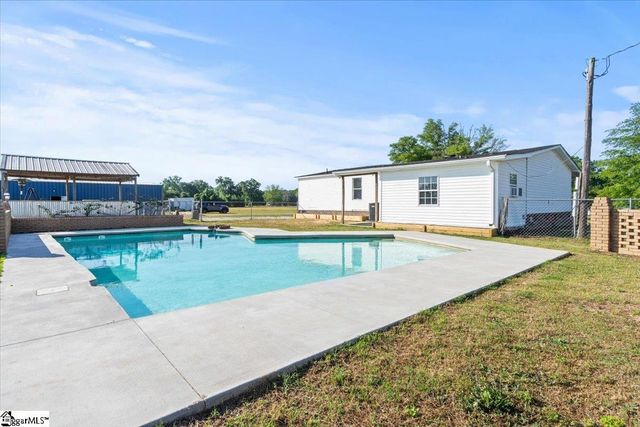 633 E Lynches River Road, Lamar, SC 29069