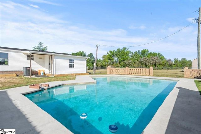 633 E Lynches River Road, Lamar, SC 29069