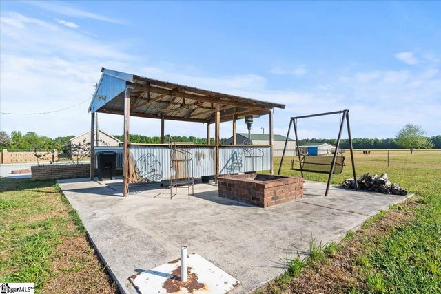 633 E Lynches River Road, Lamar, SC 29069