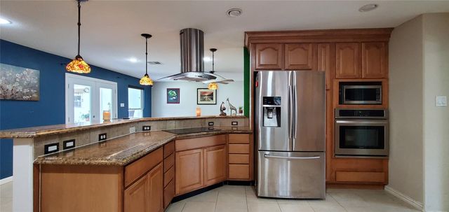 10108 Woodhollow Drive, Conroe, TX 77385