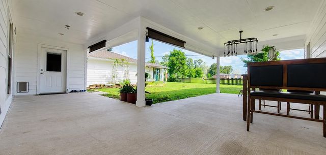 10108 Woodhollow Drive, Conroe, TX 77385