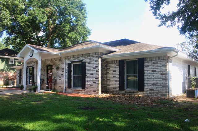 10108 Woodhollow Drive, Conroe, TX 77385