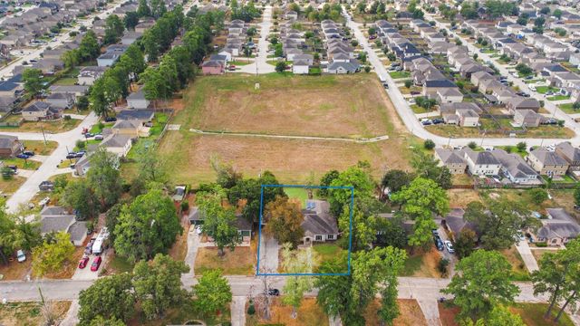 10108 Woodhollow Drive, Conroe, TX 77385