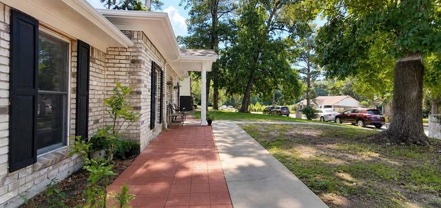 10108 Woodhollow Drive, Conroe, TX 77385