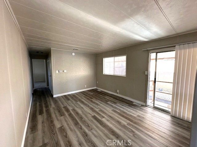 881 N. Lake Street 202, Hemet, CA 92544