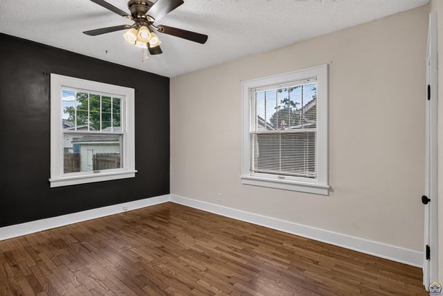 1339 SW High AVE, Topeka, KS 66604