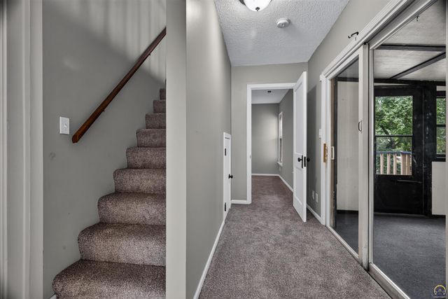 1339 SW High AVE, Topeka, KS 66604