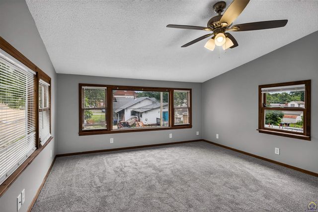 1339 SW High AVE, Topeka, KS 66604