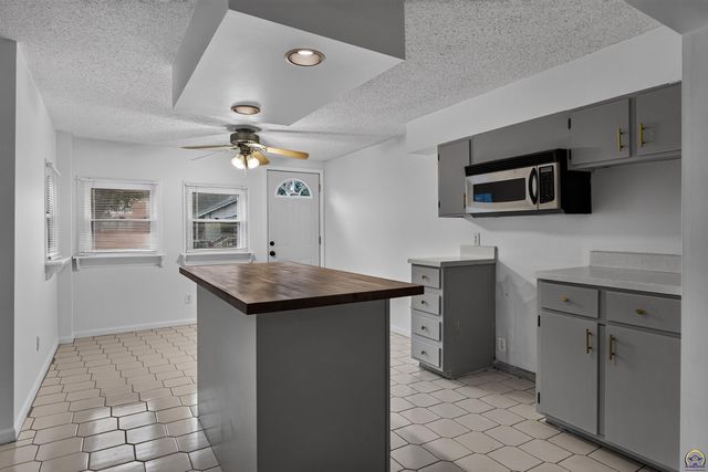 1339 SW High AVE, Topeka, KS 66604